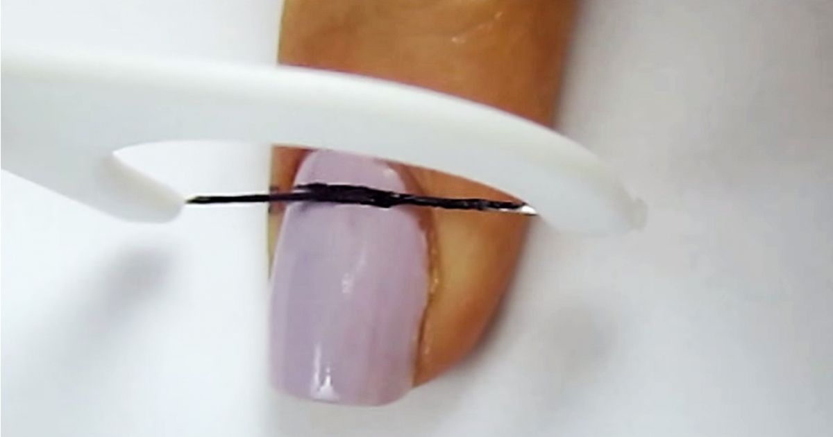 YouTuber Demonstrates A Cool Nail Polish Effect Using Dental Floss SF