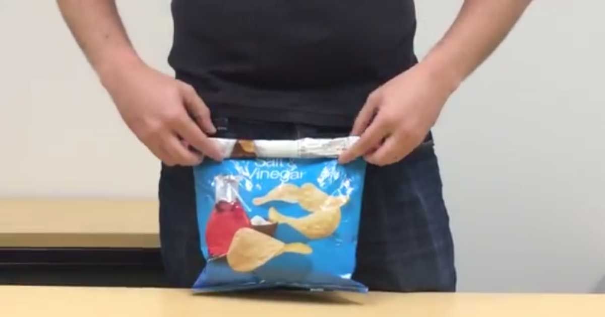 In 30 Secs Learn How To Close A Bag Of Chips With Just Your Hands