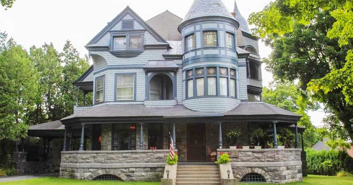 New York Queen Anne mansion is a feast of wood and glass detailing