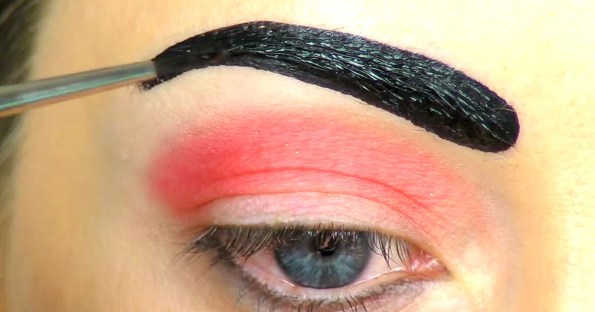 Makeup Artist Gives Eyeshadow A New Meaning With Her Creative Looks