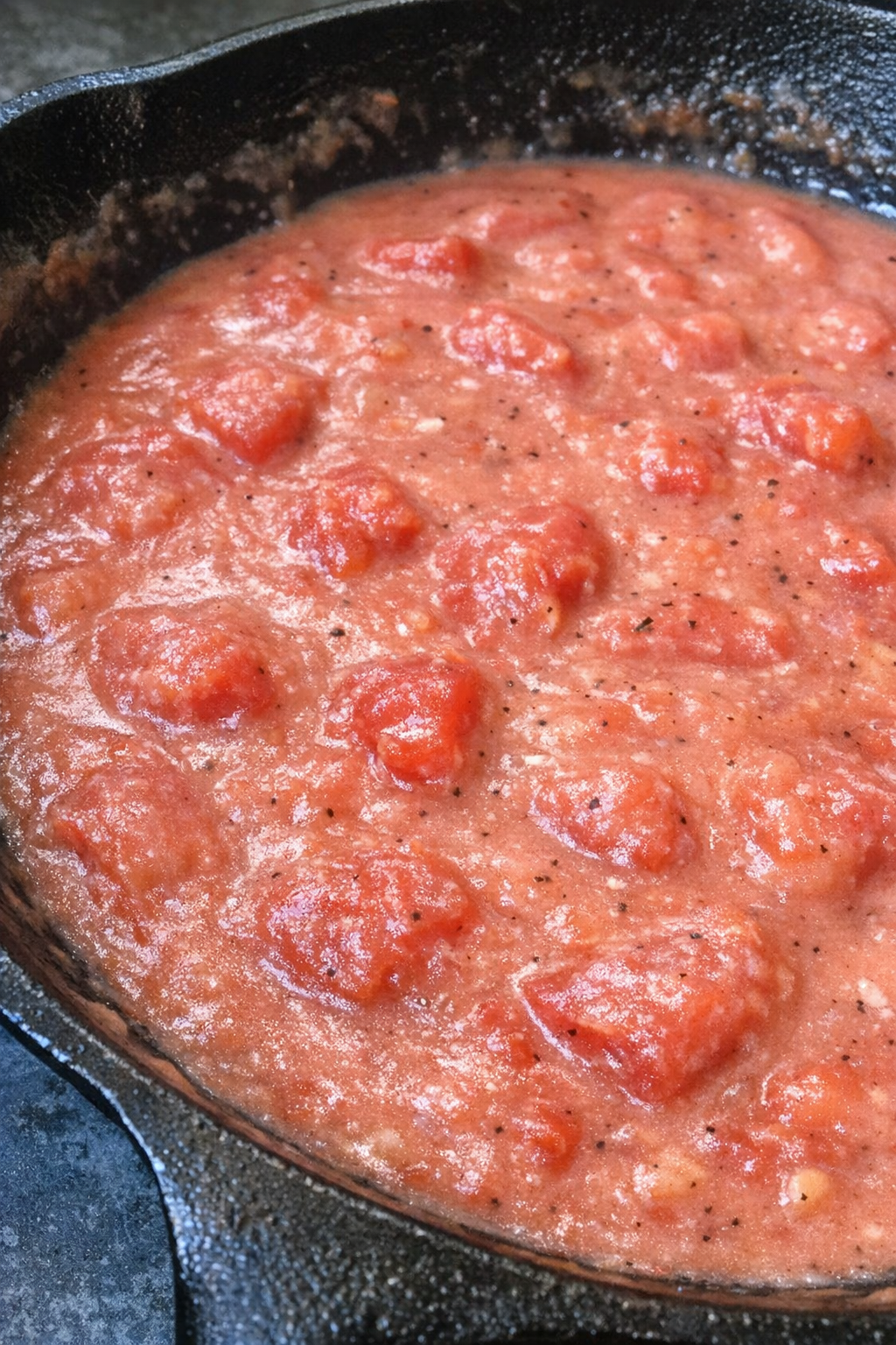 Finished 3-ingredient tomato gravy in a cast iron skillet