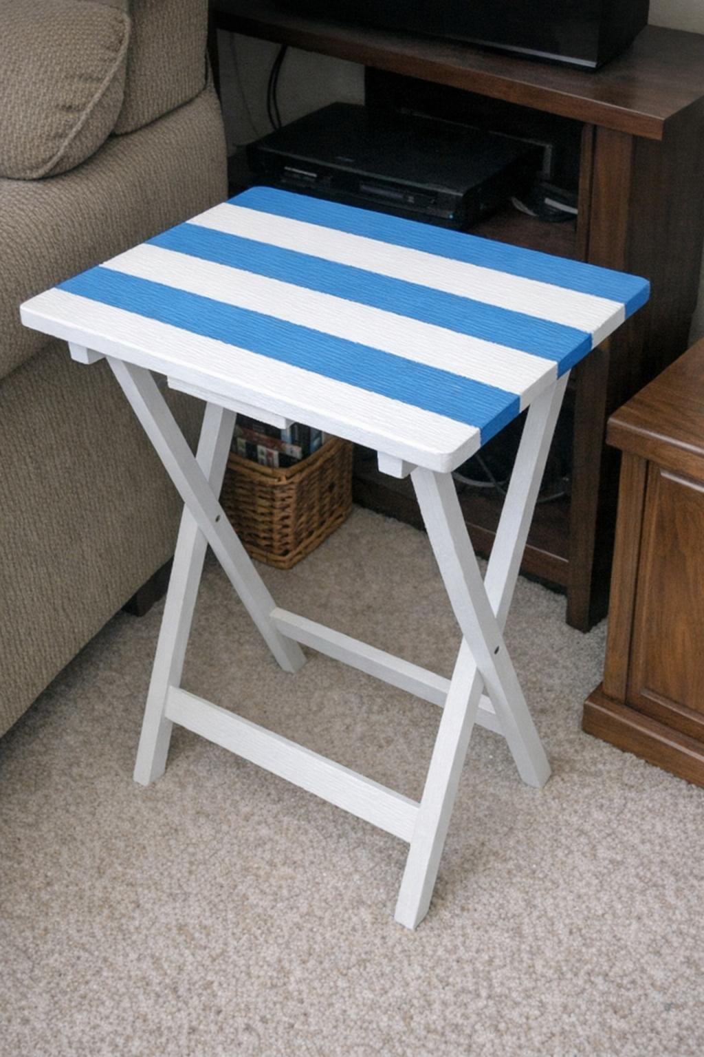 Two-tone striped TV tray table