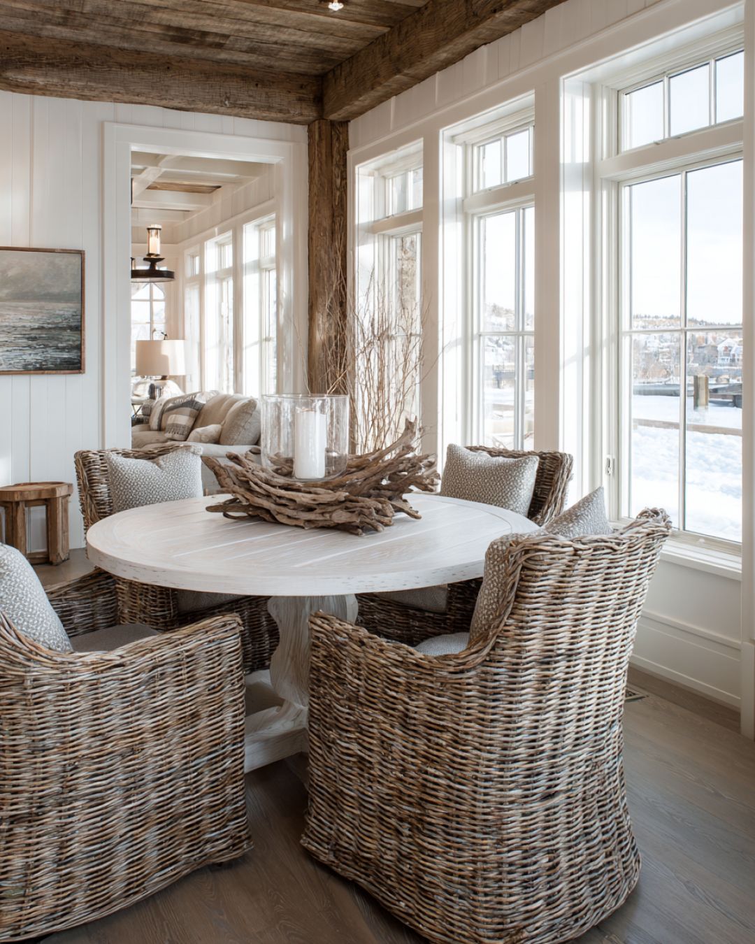 Explore this enchanting Scandinavian tiny home nestled by nature. The ...