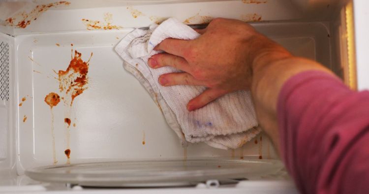 Sigan el brillante consejo de esta mujer para tener unos suelos impecables