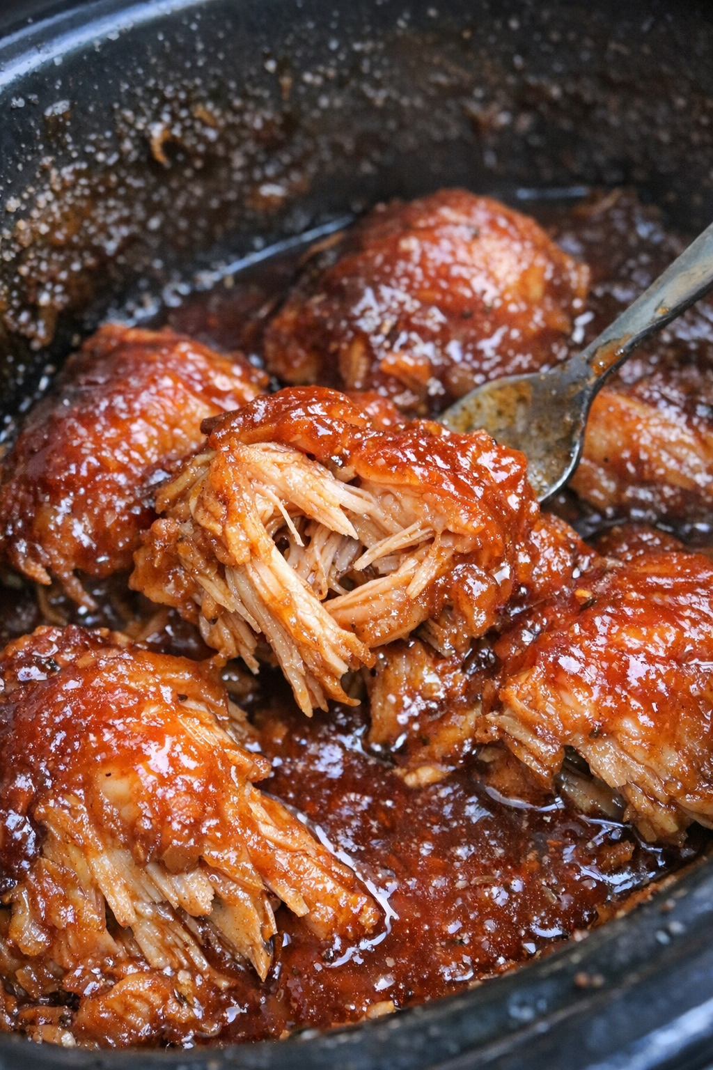Slow cooker glazed chicken in crimson sauce