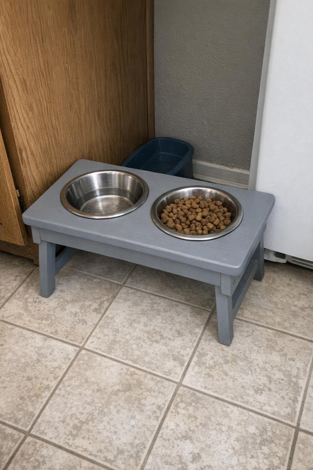 TV tray pet feeding station with inset bowls