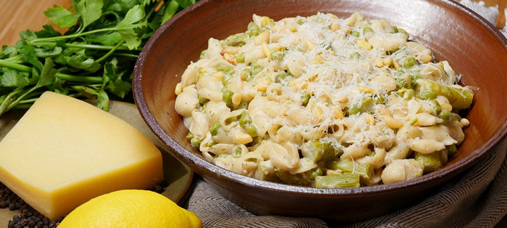 One-pot Cheesy, Garlicky Pasta With Spring Veggies Is A Springtime Classic Recipe and Video