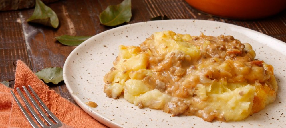 This Cheeseburger Shepherd’s Pie Has Everything Needed In A Comfort Meal Recipe and Video