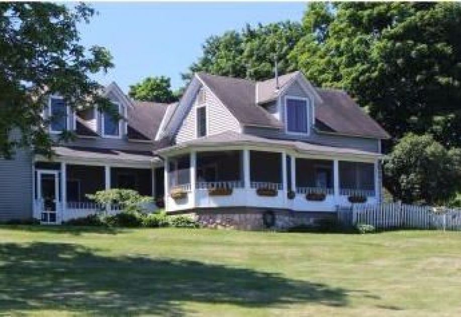 Tour an idyllic late 1800s farmhouse that leaves nothing to be desired