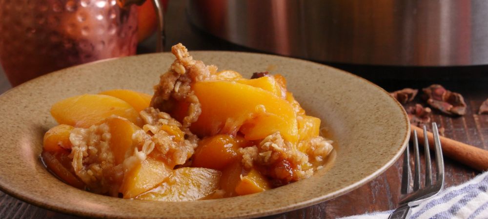 Forget Labor-intensive Desserts. Everyone Loves This Slow Cooker Peach Crisp  Recipe and Video