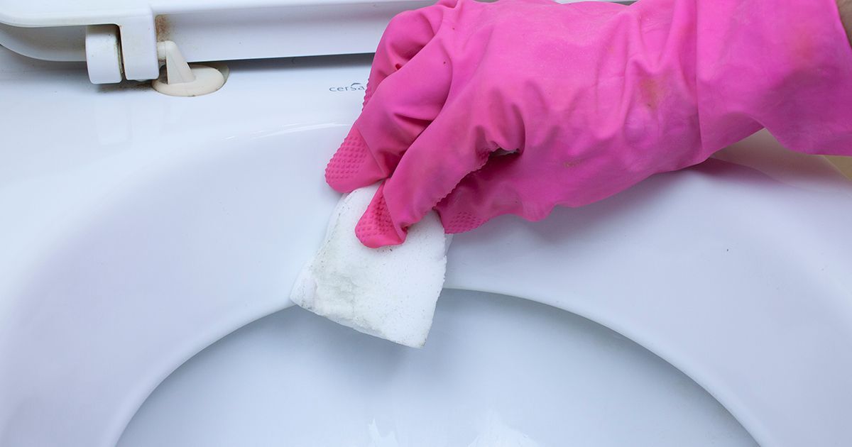 10 tips to get rid of awful toilet stains and rings