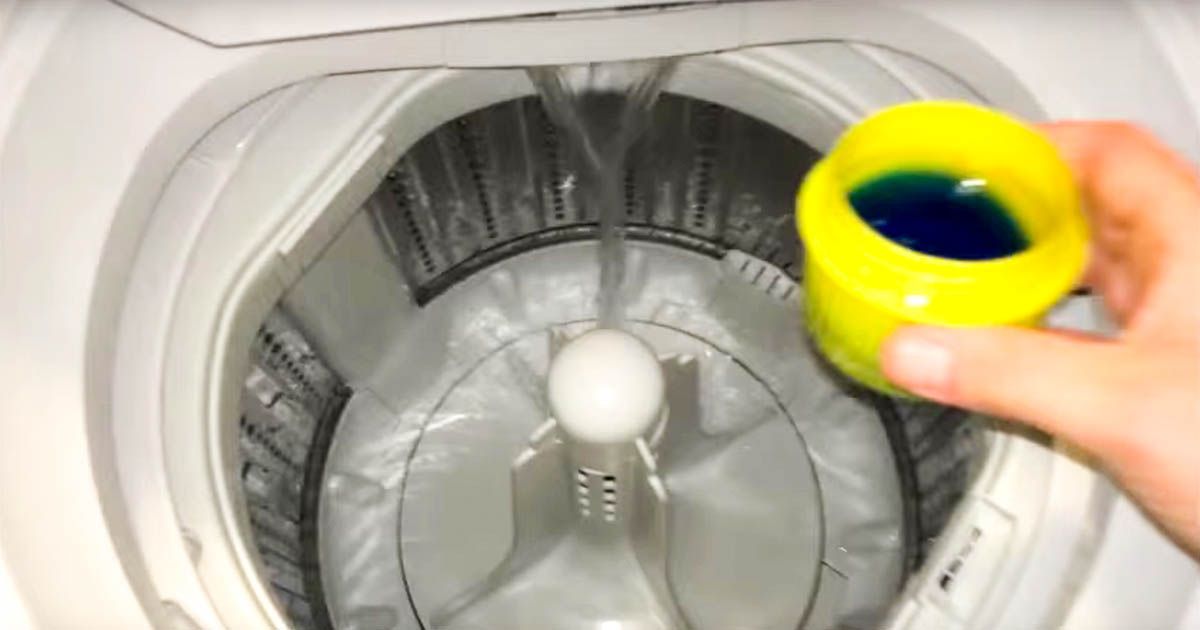The benefits of adding white vinegar to a load of laundry