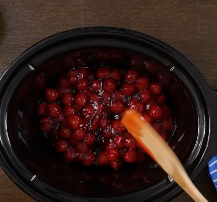 These 3 ingredients mix in a slow cooker to make an dessert